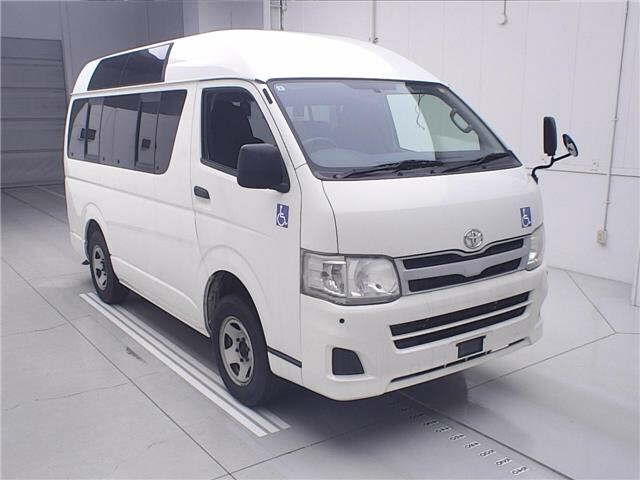 TOYOTA HIACE — фото