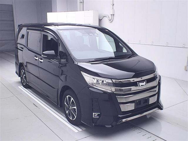 TOYOTA NOAH — фото