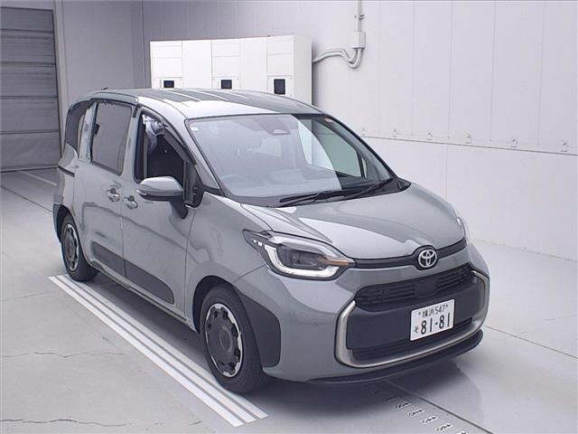 TOYOTA SIENTA — фото