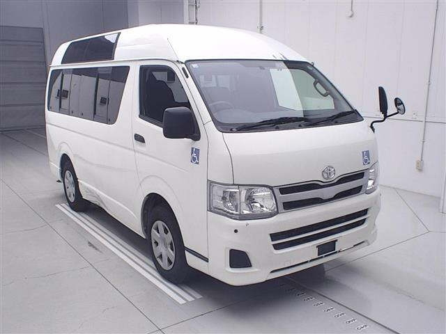 TOYOTA HIACE — фото