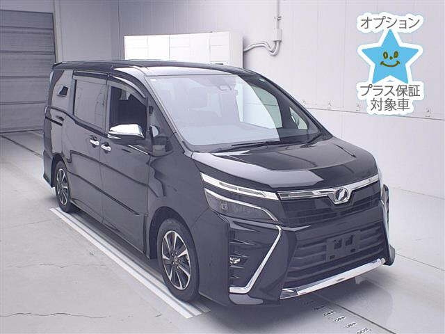TOYOTA VOXY — фото