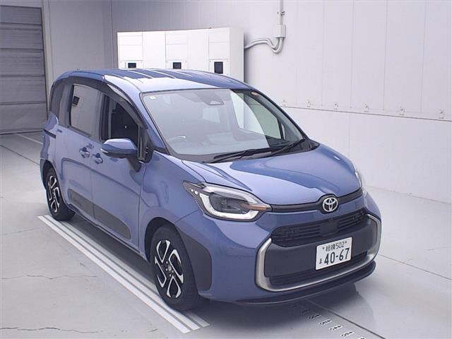 TOYOTA SIENTA — фото