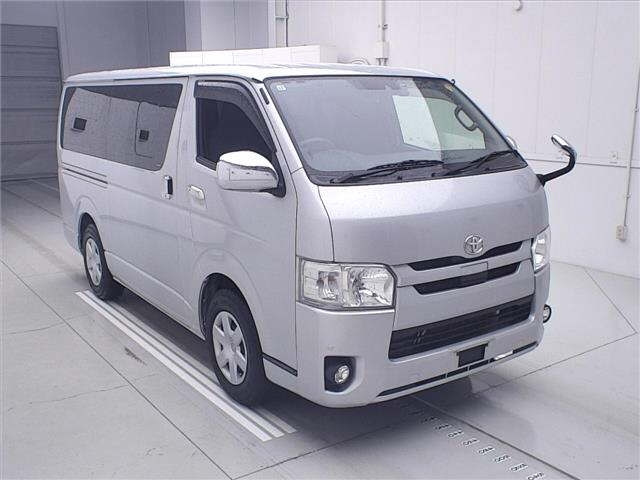 TOYOTA HIACE — фото