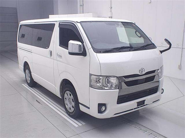 TOYOTA HIACE — фото