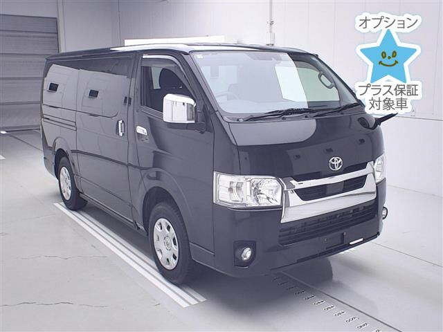 TOYOTA HIACE — фото
