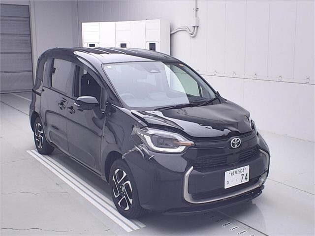 TOYOTA SIENTA — фото
