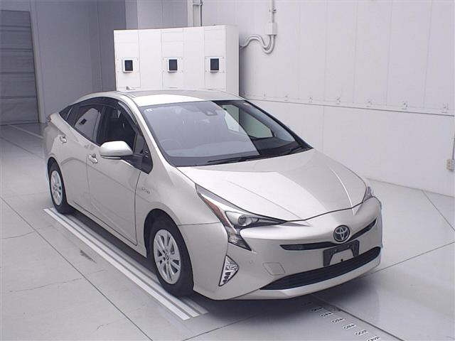 TOYOTA PRIUS — фото