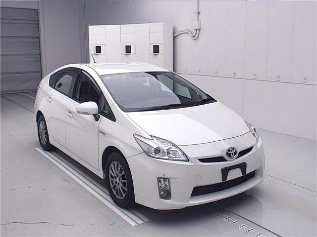 TOYOTA PRIUS — фото