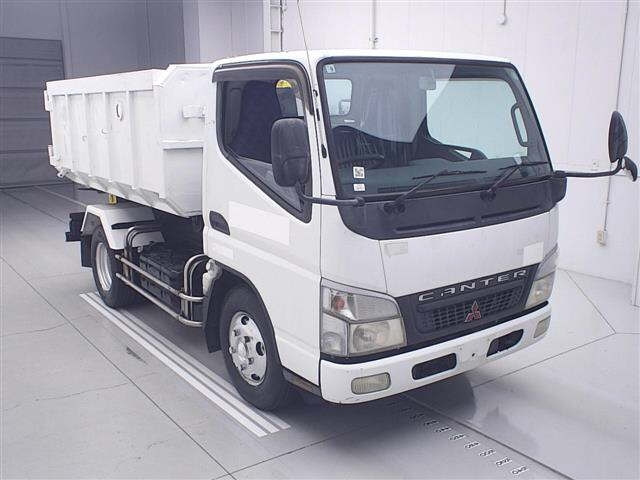 MITSUBISHI CANTER — фото