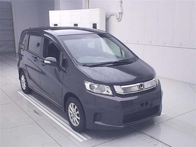 HONDA FREED — фото
