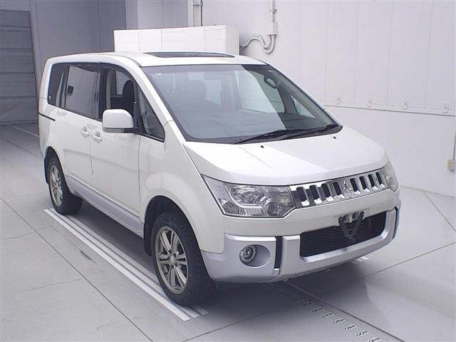 MITSUBISHI DELICA — фото