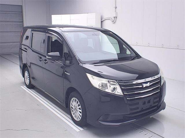 TOYOTA NOAH — фото