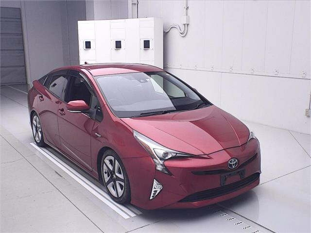TOYOTA PRIUS — фото