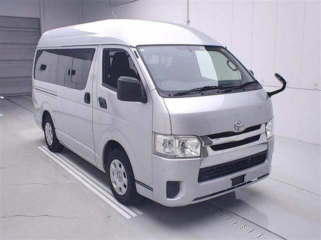 TOYOTA HIACE — фото