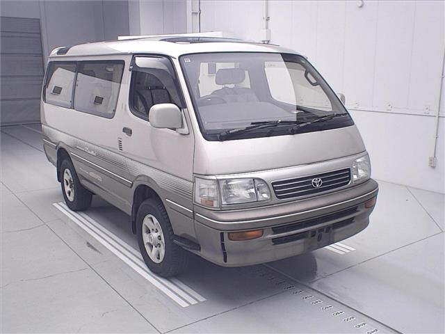 TOYOTA HIACE — фото