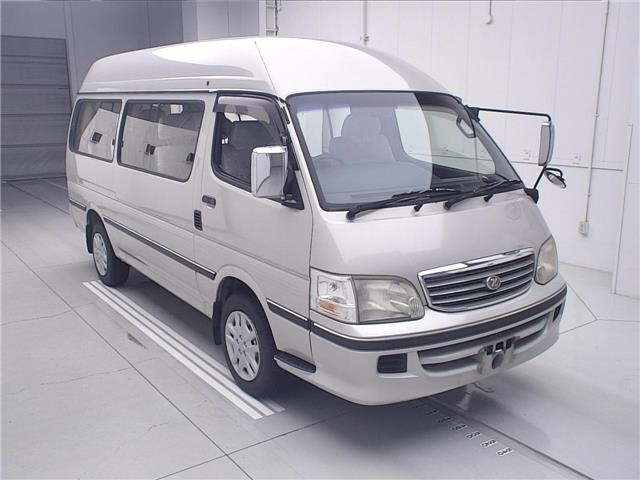 TOYOTA HIACE — фото