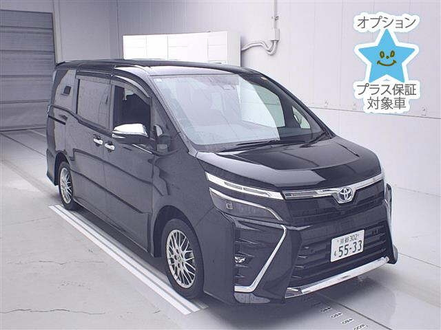 TOYOTA VOXY — фото