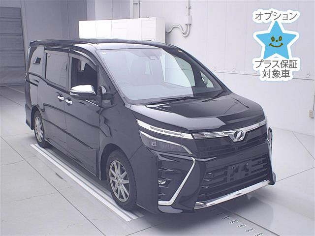 TOYOTA VOXY — фото
