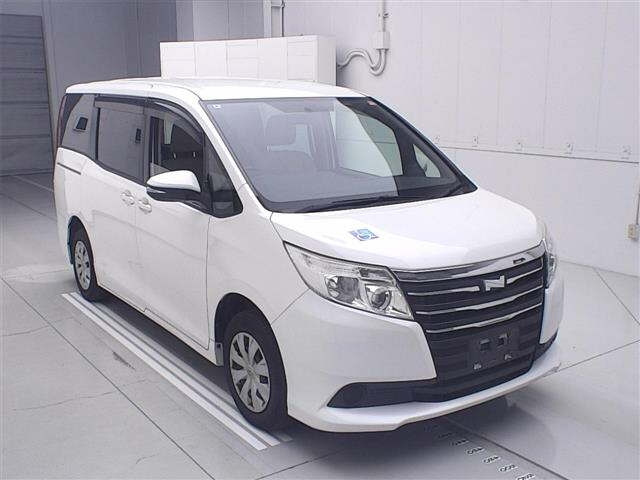 TOYOTA NOAH — фото