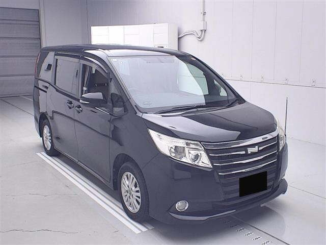 TOYOTA NOAH — фото