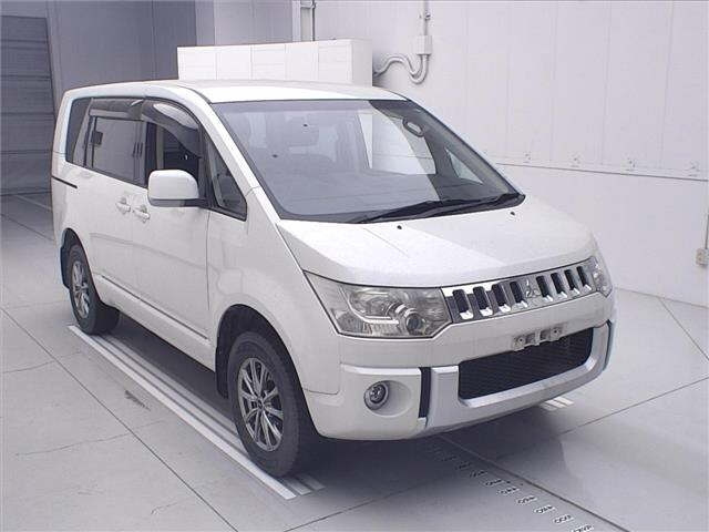 MITSUBISHI DELICA — фото