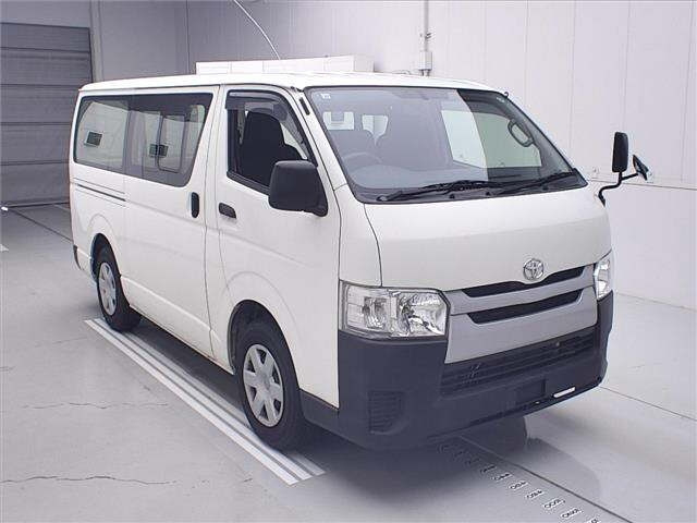 TOYOTA HIACE — фото
