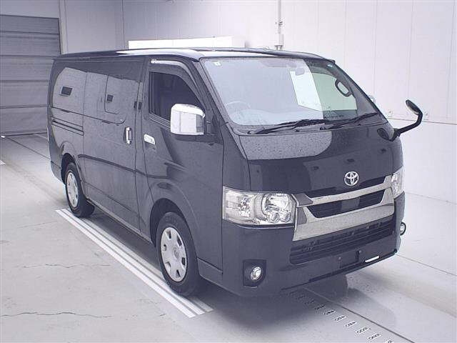 TOYOTA HIACE — фото