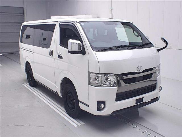TOYOTA HIACE — фото