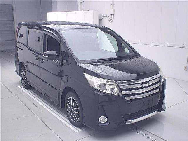 TOYOTA NOAH — фото
