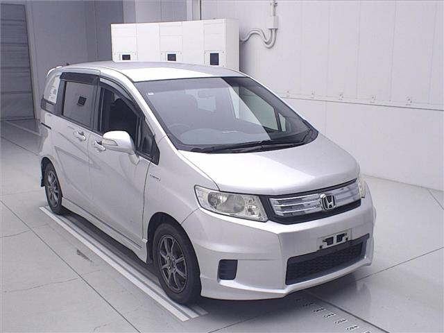 HONDA FREED — фото