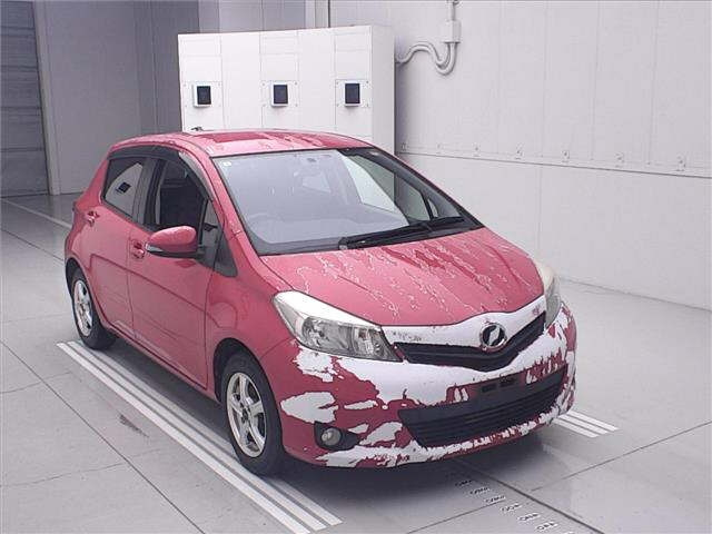 TOYOTA VITZ — фото