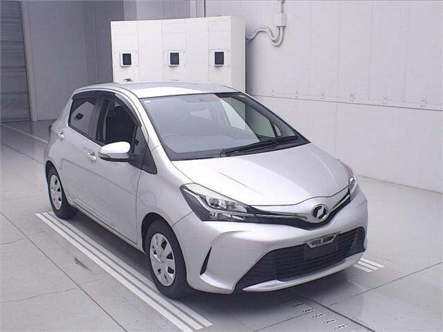 TOYOTA VITZ — фото