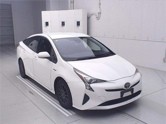 TOYOTA PRIUS — фото