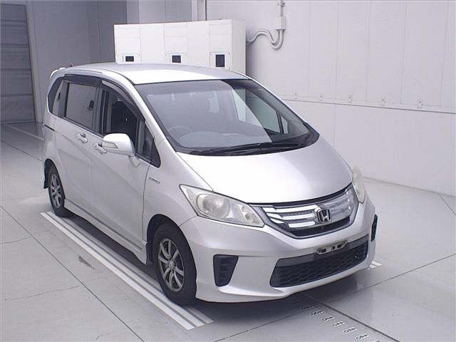 HONDA FREED — фото