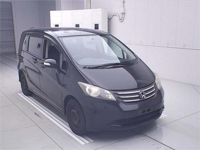 HONDA FREED — фото