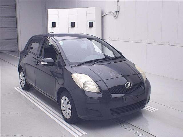 TOYOTA VITZ — фото