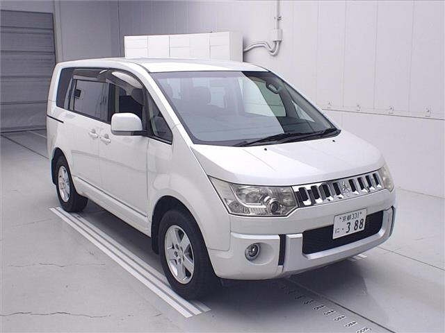 MITSUBISHI DELICA — фото
