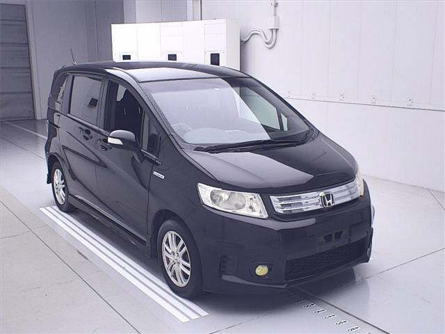HONDA FREED — фото