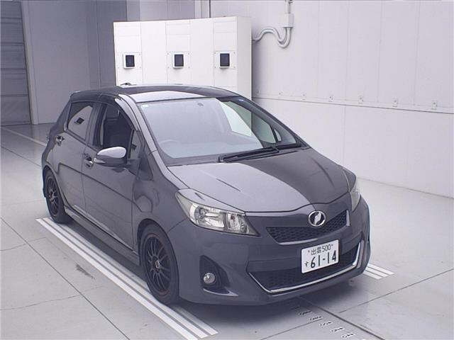 TOYOTA VITZ — фото