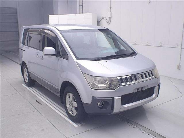 MITSUBISHI DELICA — фото