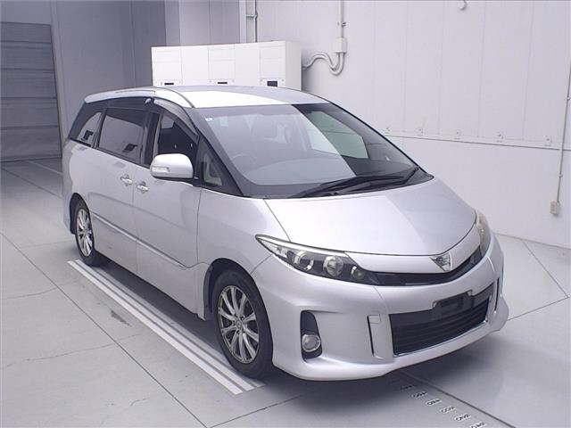TOYOTA ESTIMA — фото