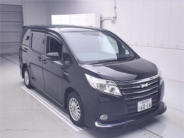 TOYOTA NOAH — фото