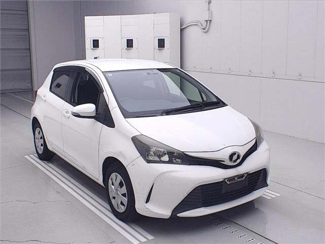 TOYOTA VITZ — фото