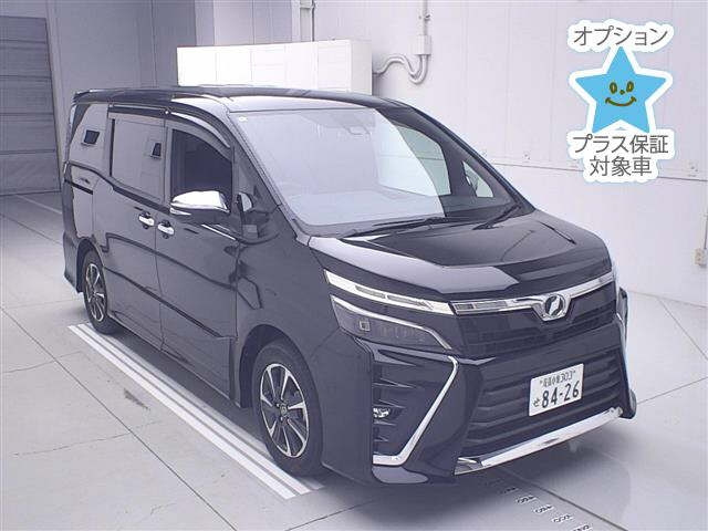 TOYOTA VOXY — фото