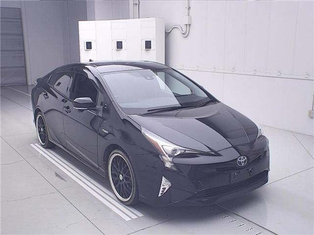 TOYOTA PRIUS — фото