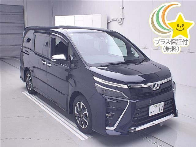 TOYOTA VOXY — фото