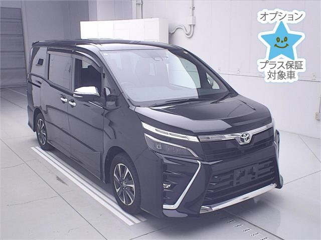 TOYOTA VOXY — фото