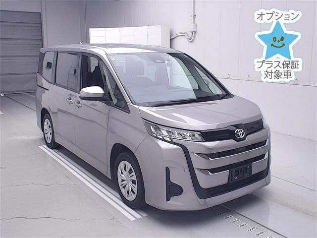 TOYOTA NOAH — фото