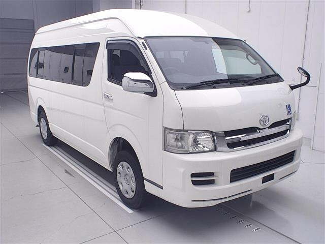 TOYOTA HIACE — фото