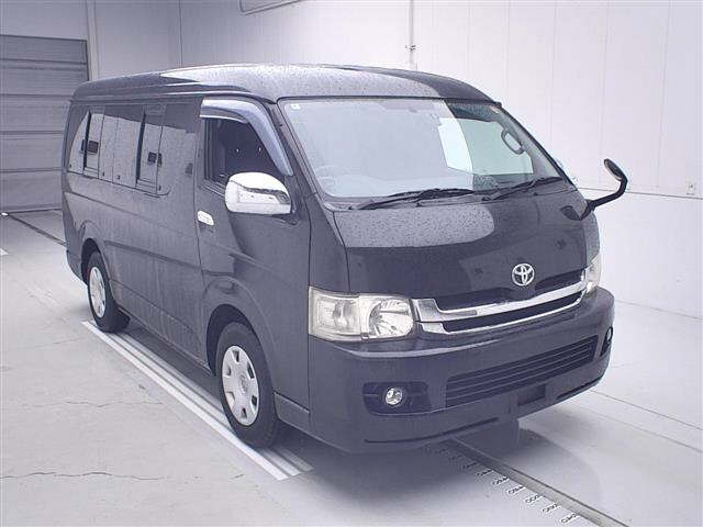 TOYOTA HIACE — фото